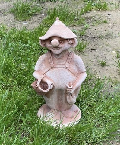 Gnome with basket h35 base D16