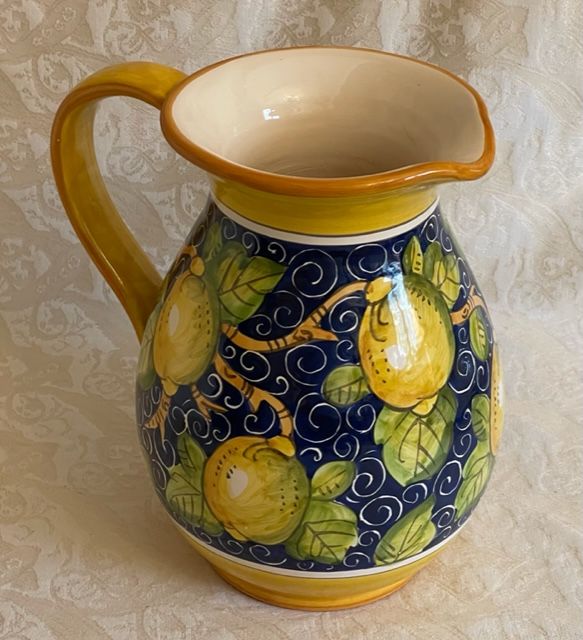 Jug with handle h25 with lemons on a blue background