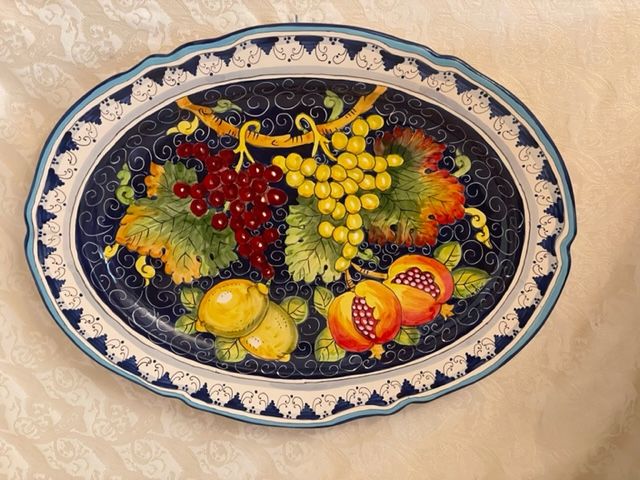 Scalloped oval plate 56x43 cm mixed fruit on a blue background with Monticini