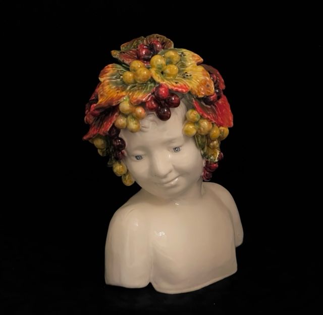 Child bust h30x22 with applied grapes