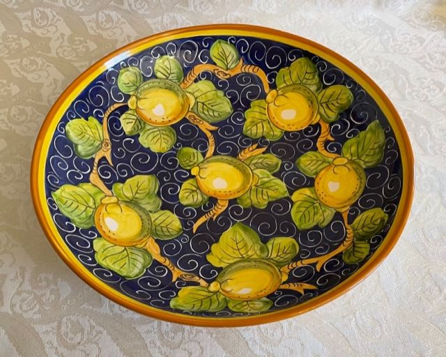 Pasta bowl 35 h7 cm with lemons on a blue background