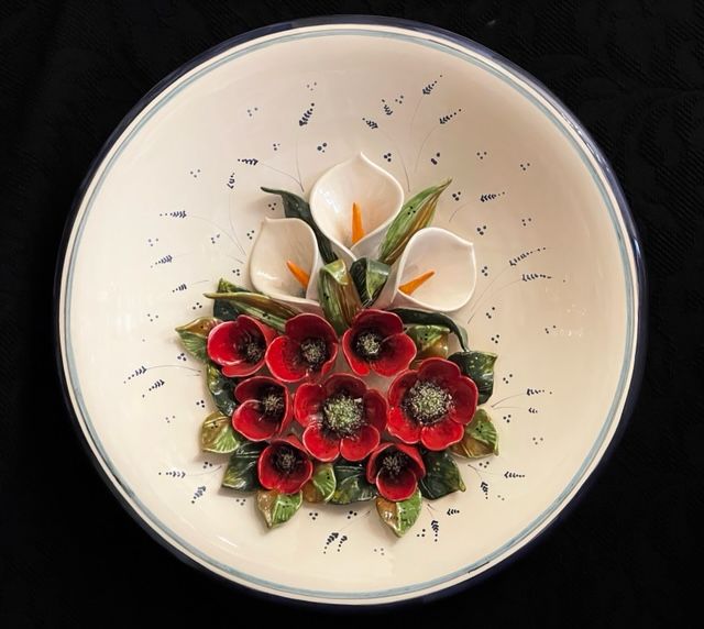Plate with applied calla lilies & poppies D50