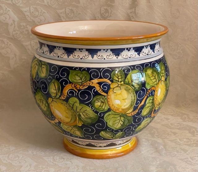 Cachepot D25 with lemons on a blue background (M)