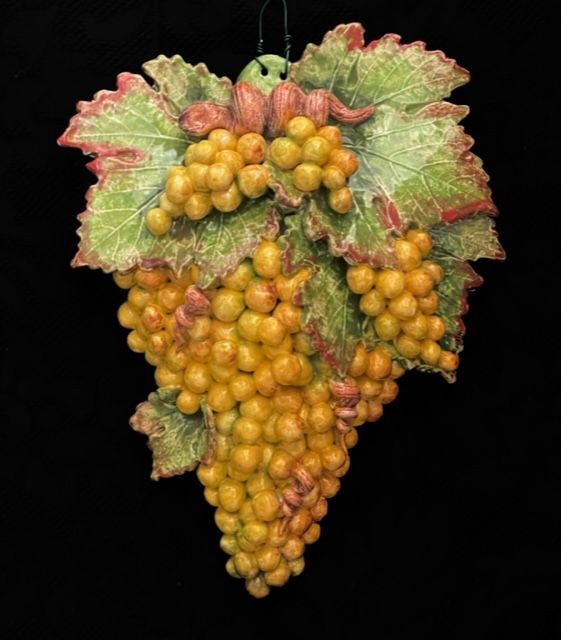 Bunch of yellow grapes h40x30