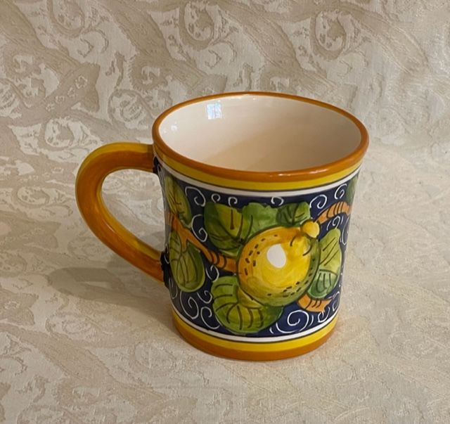 Mug h10.5 with lemons on a blue background