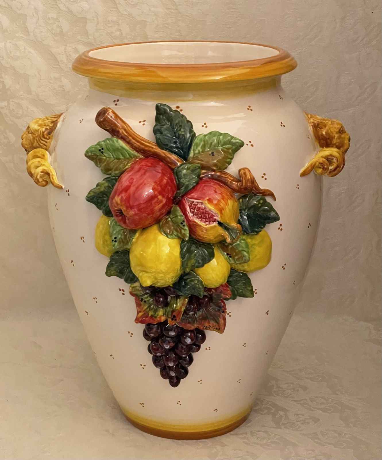 Vase h45 with mixed fruit applied with handles with lions(